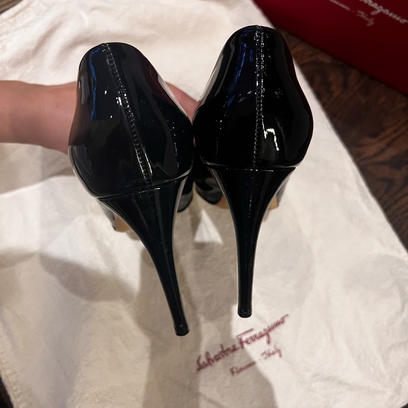 Salvatore Ferragamo Leather Bow Accent Pumps - Picture 9 of 12